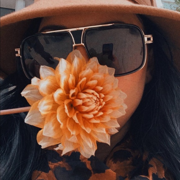 Meet your Posher, Racquel - Picture 1 of 3